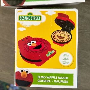 SESAME STREET ELMO WAFFLE MAKER